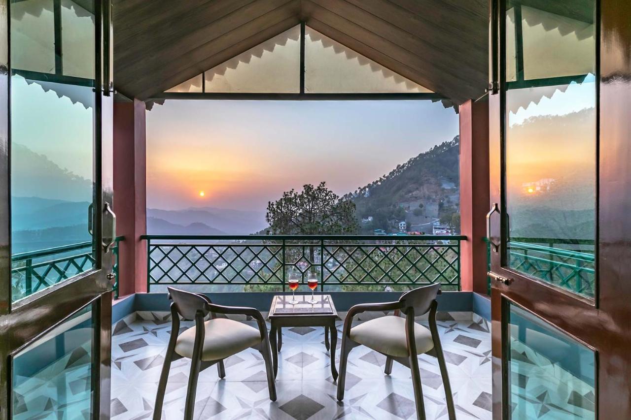 Stayvista At Cecil Cottages With Barbeque, Hill View Kasauli Buitenkant foto
