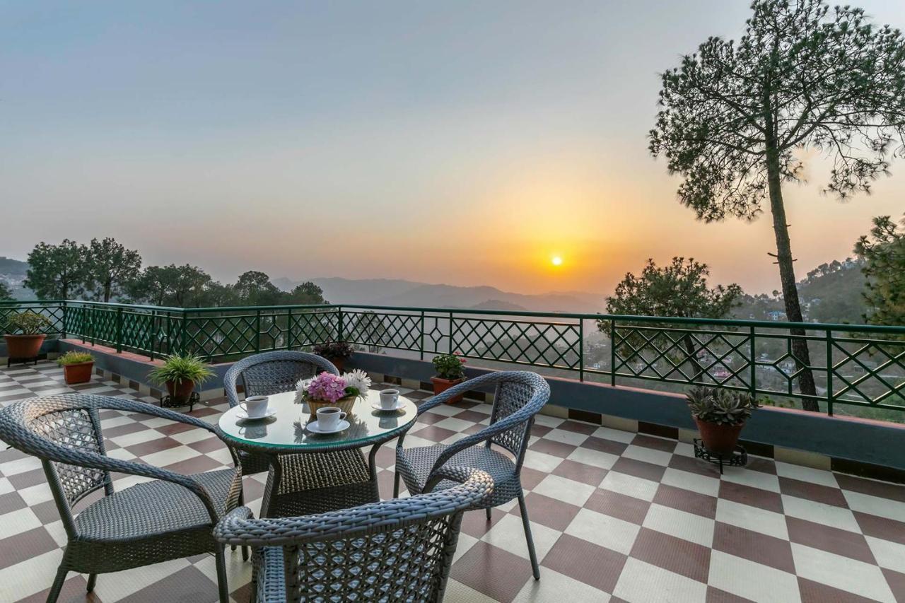Stayvista At Cecil Cottages With Barbeque, Hill View Kasauli Buitenkant foto