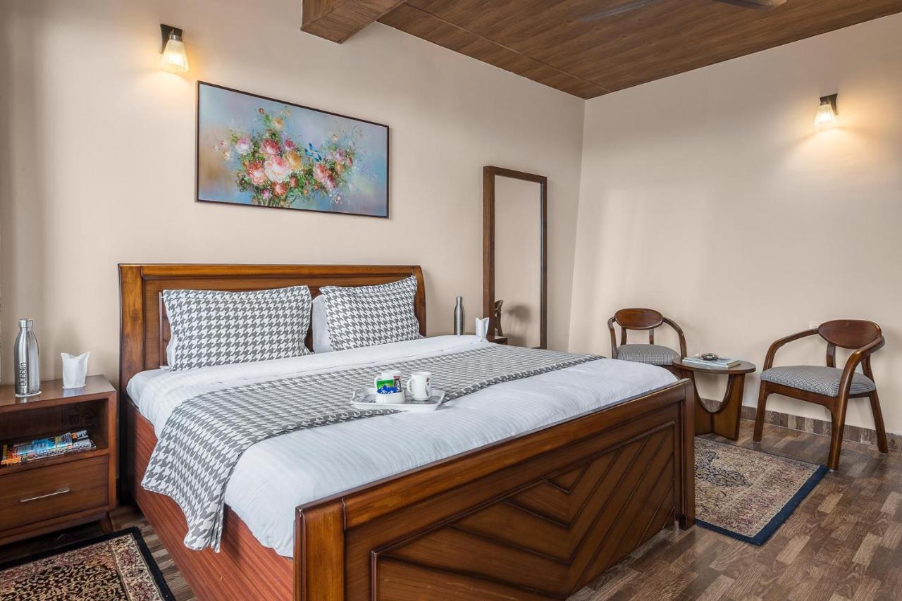 Stayvista At Cecil Cottages With Barbeque, Hill View Kasauli Buitenkant foto